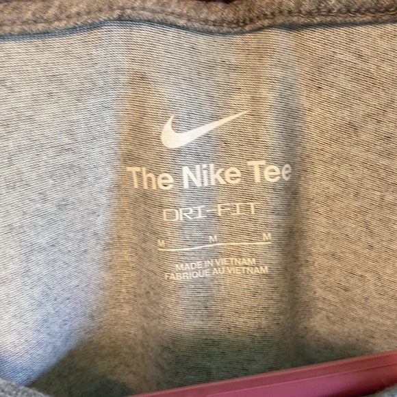 Men’s Medium The Nike Tee Dri Fit light gray - Picture 3 of 4